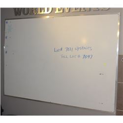 LARGE WALL MOUNT WHITE BOARD COMES WITH RECYCLE