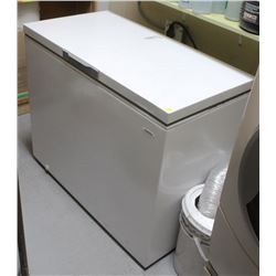 DANBY 10 CUBIC FOOT DEEP FREEZER