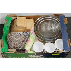 FLAT OF KITCHENWARE 3 LARGE GLASS MIXING BOWLS ,