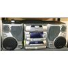 Image 1 : VENTURER 5 DISC MINI HI FI SYSTEM X-BASS W/REMOTE