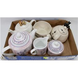 FLAT WITH TEA POT COLLECTION