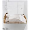 Image 1 : BOX WITH 55 NEW WHITE GIFT BAGS.