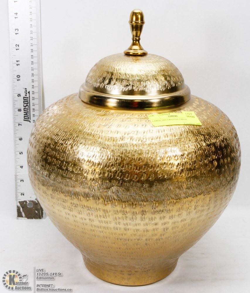 LARGE DECORATIVE URN & LID.