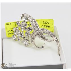 SILVERTONE CRYSTAL/RHINESTONE BROOCH