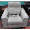 Image 1 : OFF WHITE LEATHER ELECTRIC RECLINING SOFA CHAIR