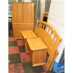 OAK QUEEN SIZE BEDROOM SUITE INCL DRESSER,MIRROR,