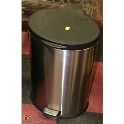 BLACK AND ST STEEL GARBAGE CAN