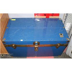 BLUE STORAGE TRUNK ON CHOICE