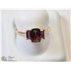 Image 1 : 12) 9KT GOLD GARNET RING SIZE 8.25