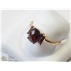 Image 2 : 12) 9KT GOLD GARNET RING SIZE 8.25