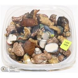 CONTAINER OF MINIATURES