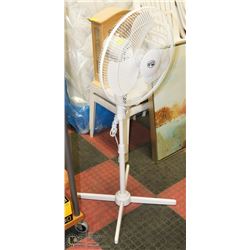 HAMPTON BAY FLOOR FAN