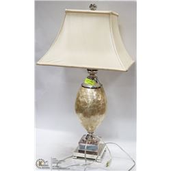 VINTAGE ESTATE TABLE LAMP