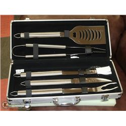 NEW DELUXE BARBEQUE TOOL SET W/METAL CARRY