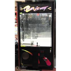 CLEAN SWEEP CLAW ARCADE GAME MACHINE W/ KEY