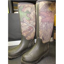 Boys Boots/ size 4 /