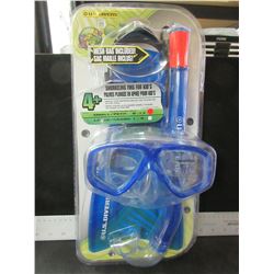 New US Divers Snorkeling set / Mask - Snorkel - Fins & Mesh bag / 4+