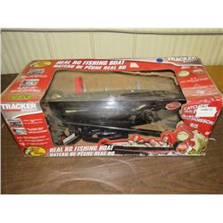 TRACKER Real RG fishing boat, self operating range, fully detailed, full function radio control, ret