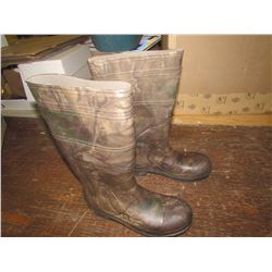 ITASCA Camo PVC uppers, Size 9, returned