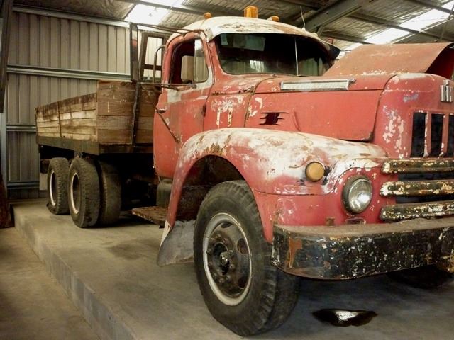 1965 INTERNATIONAL R190 6X4 TIPPER