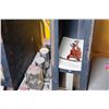Image 8 : "Country Bear Jamboree" Postcard Machine.