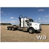 Image 2 : 2013 KENWORTH T800 TRI-DRIVE TRUCK