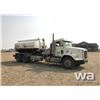 Image 2 : 2001 FREIGHTLINER T/A PRESSURE TRUCK