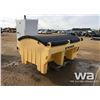 Image 2 : 2012 FISHER POLY CASTOR 1.5 YARD BOX SANDER