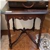Image 1 : VINTAGE OCCASIONAL TABLE