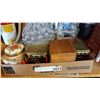 Image 2 : SHELF LOT OF DECORATIVE ESTATE GOODS