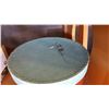 Image 2 : 4 VINTAGE HATS AND BON MARCHE HAT BOX