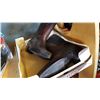 Image 2 : SIZE 8 CARIBOOTS LEATHER BOOTS