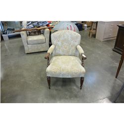 VINTAGE OAK ARM CHAIR