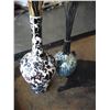 Image 2 : BLACK AND WHITE GLASS VASE WITH FLORAL DECOR AND MIRRORED VASE