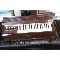 MAGNUS ELECTRIC CHORD ORGAN