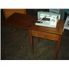 Image 3 : VIKING SEWING MACHINE IN TABLE