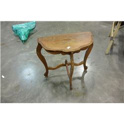 VINTAGE D TABLE