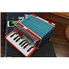 Image 1 : EMINEE CHILDS ACCORDIAN