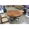 Image 1 : ROUND ANTIQUE DINING TABLE W/ 2 LEAFS AND 5 DINING CHAIRS
