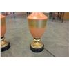 Image 3 : PAIR OF ORANGE AND GOLD TABLE LAMPS
