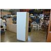 Image 2 : WHITE WARDROBE