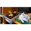 Image 1 : 2 TRAYS OF LUGGAGE TAGS