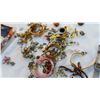 Image 3 : TRAY OF RELIGIOUS AND VARIOUS OTHER ESTATE JEWELLRY