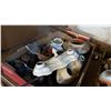 Image 2 : TRAY OF HOBNAIL AND OTHER LAMPS, AND TRAY OF METAL SKATES DOCKS
