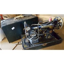 VINTAGE SINGER G6103352 SEWING MACHINE