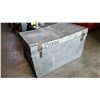 Image 3 : METAL BOX