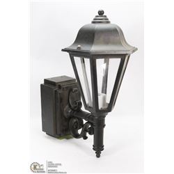 CAST IRON OUTDOOR LIGHT