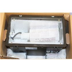 HUBBELL INDUSTRIAL LIGHT FIXTURE