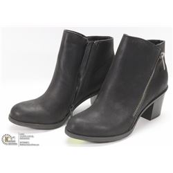 OLIVER - SIZE 6 1/2 BLACK BOOTIE