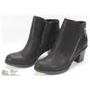 Image 1 : OLIVER - SIZE 6 1/2 BLACK BOOTIE